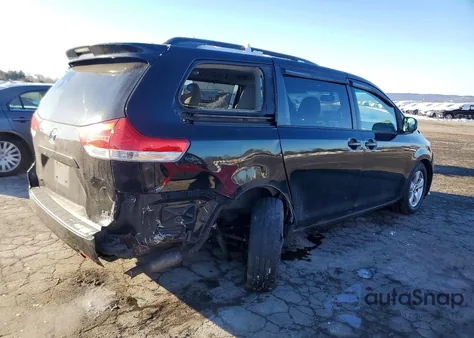 2011 Toyota Sienna Le z USA, uszkodzony, nr VIN 5TDJK3DC5BS014691